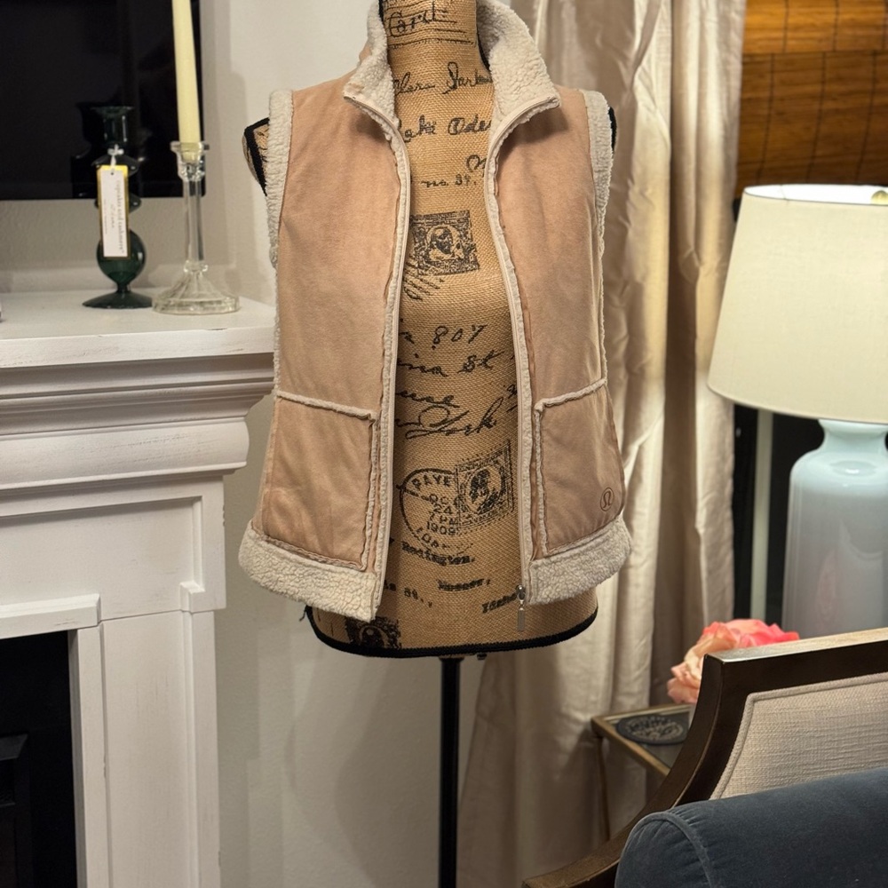 🤎🤍 Lululemon Beige Sherpa Jacket! Size S/P - Picture 4 of 11